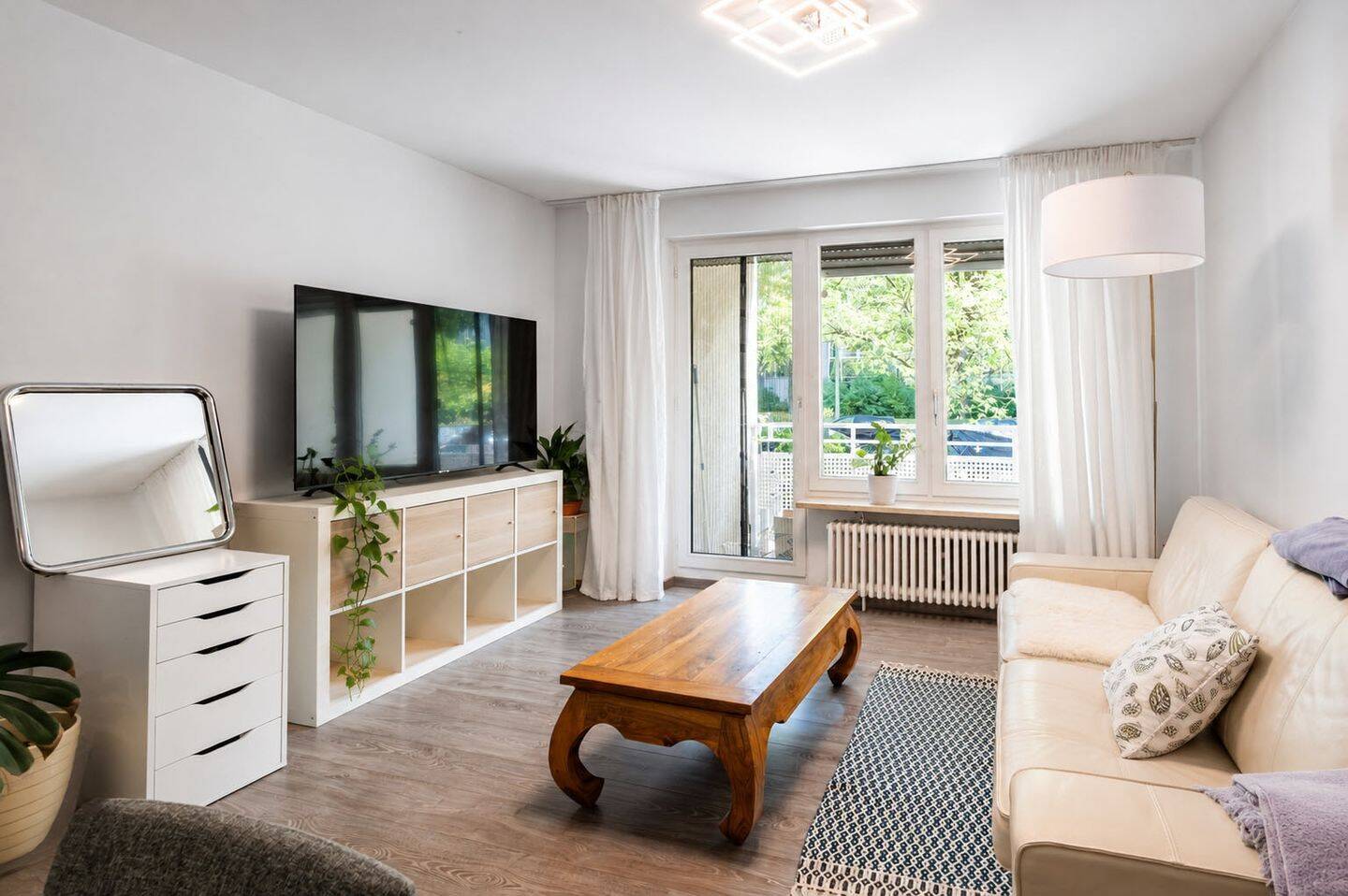 AIGNER – Sanierte 2-Zimmer-Wohnung mit Ostloggia in Daglfing, 81929 München (Bogenhausen Trudering-Riem)