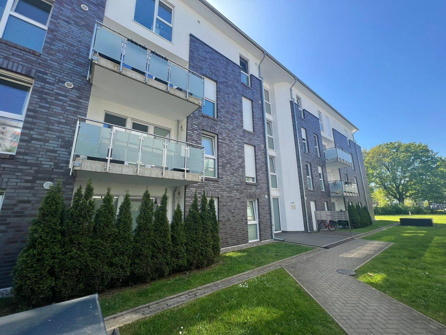 Geräumige 3-Zimmer-Wohnung mit Balkon und eigenem Tiefgaragenstellplatz, 24568 Kaltenkirchen