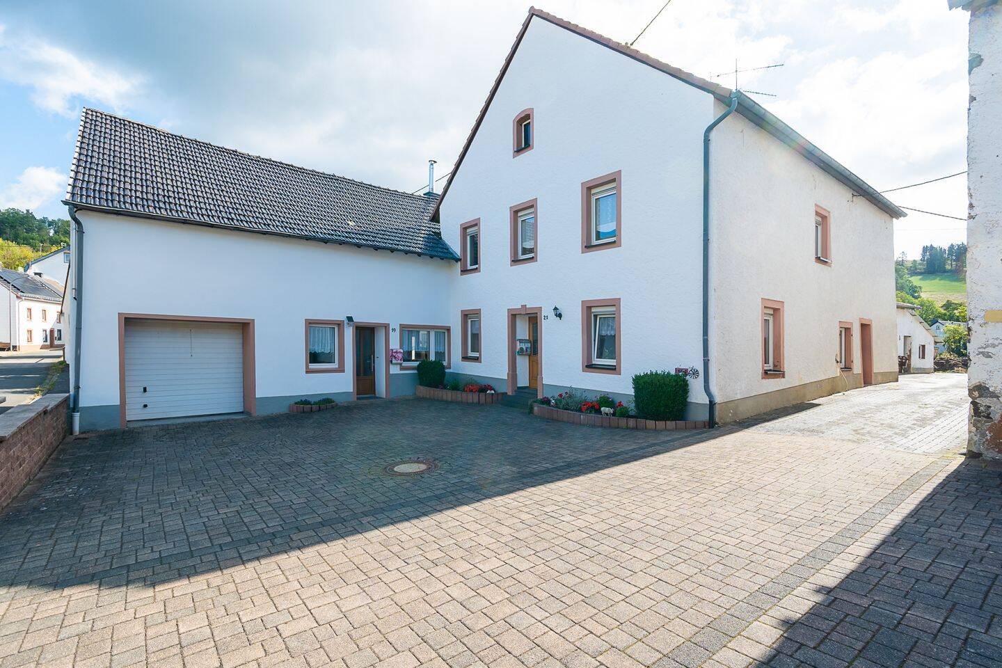 Zwei Einfamilienhäuser + Nebengebäude in Rockeskyll I Holz-Zentralheizung (2018) I Pelletofen (2020), 54570 Rockeskyll
