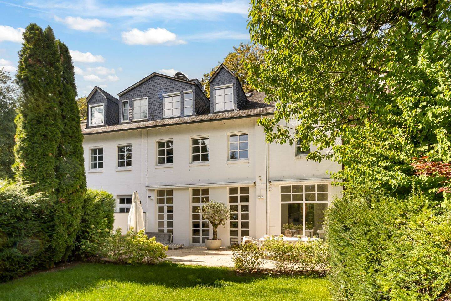 Exklusive Doppelhaushälfte mit großzügigem Garten!, 40629 Düsseldorf (Gerresheim Grafenberg Hubbelrath Ludenberg Rath)