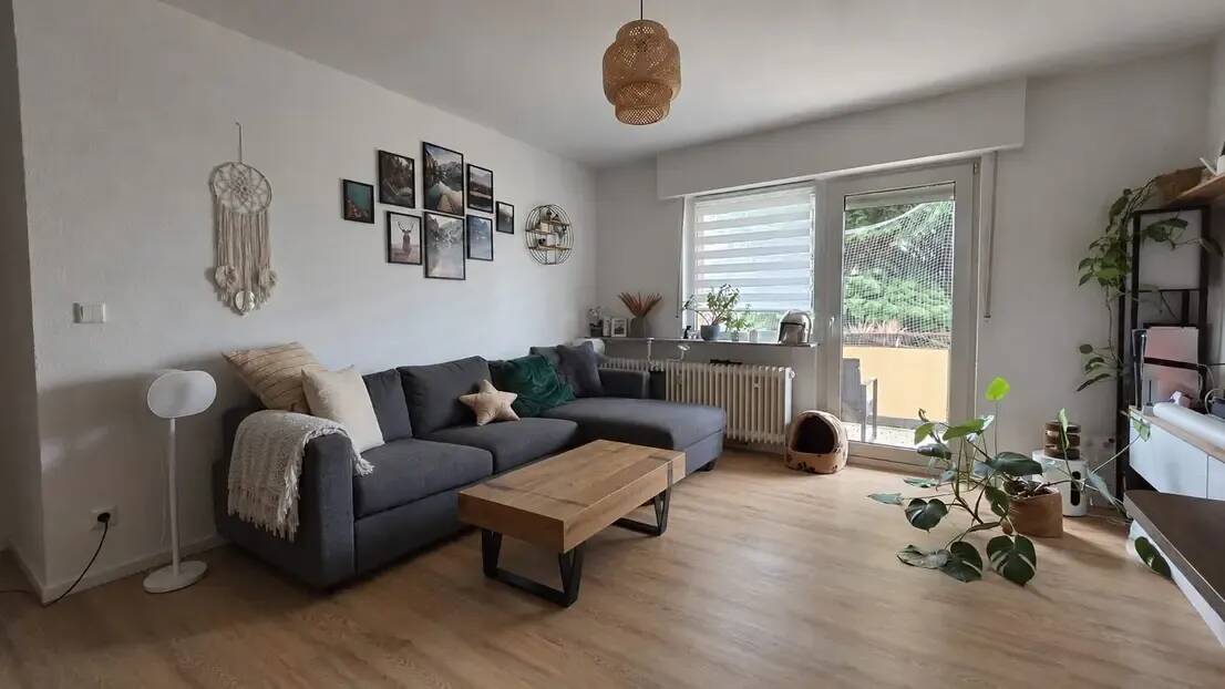 Helle 2-Zimmer-Wohnung mit Balkon, moderner Einbauküche & Stellplatz, 53842 Troisdorf
