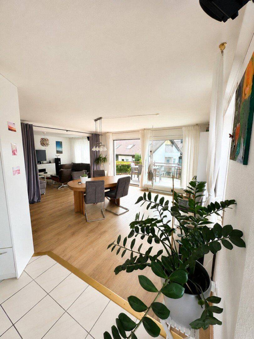 Großzügige 5-Zimmer-Wohnung mit zwei Balkonen in Böblingen, 71032 Böblingen