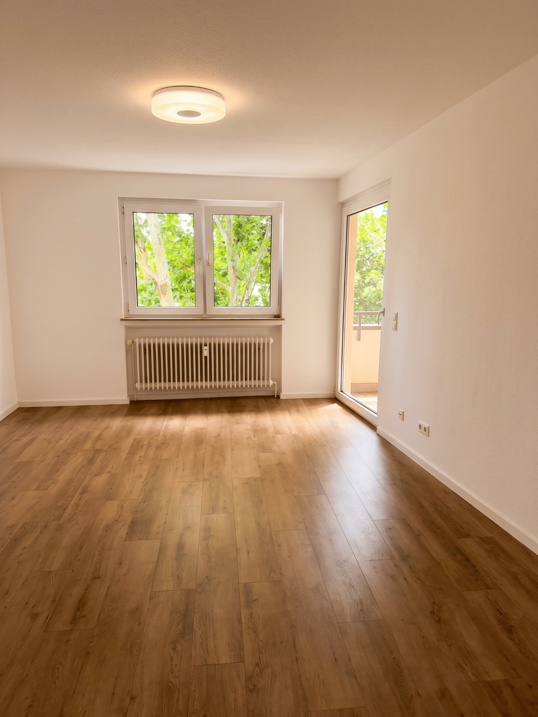 Helle, frisch renovierte 3-Zimmer-Wohnung mit Balkon & Tageslichtbad in Frankfurt- Niederursel, 60439 Frankfurt am Main (Heddernheim Kalbach Niederursel Praunheim)