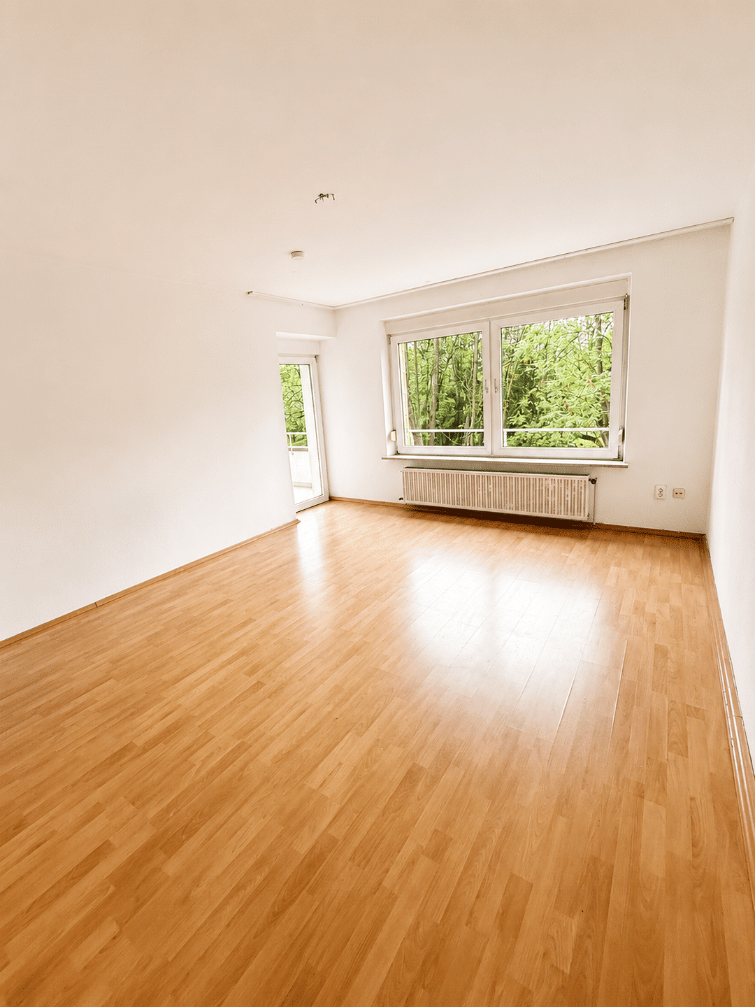 3-Zimmer-Wohnung mit Balkon und Garage (provisionsfrei), 93049 Regensburg (Großprüfening-Dechbetten-Königswiesen Innenstadt Westenviertel)