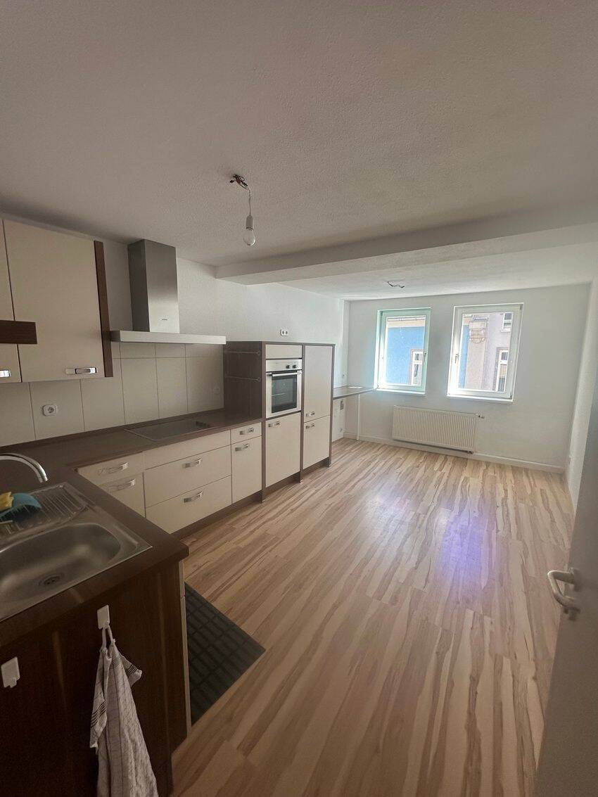 Geräumige 5-Zimmer-Wohnung mit Balkon, 99867 Gotha