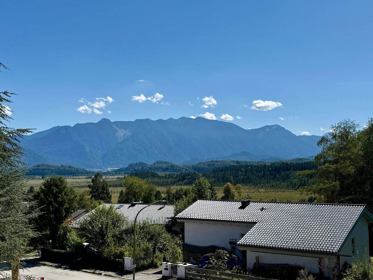 Kleine 2.5-Zimmerwohnung mit herrlichem Bergpanorama in Murnau-Moosrain, 82418 Murnau a. Staffelsee (Murnau)