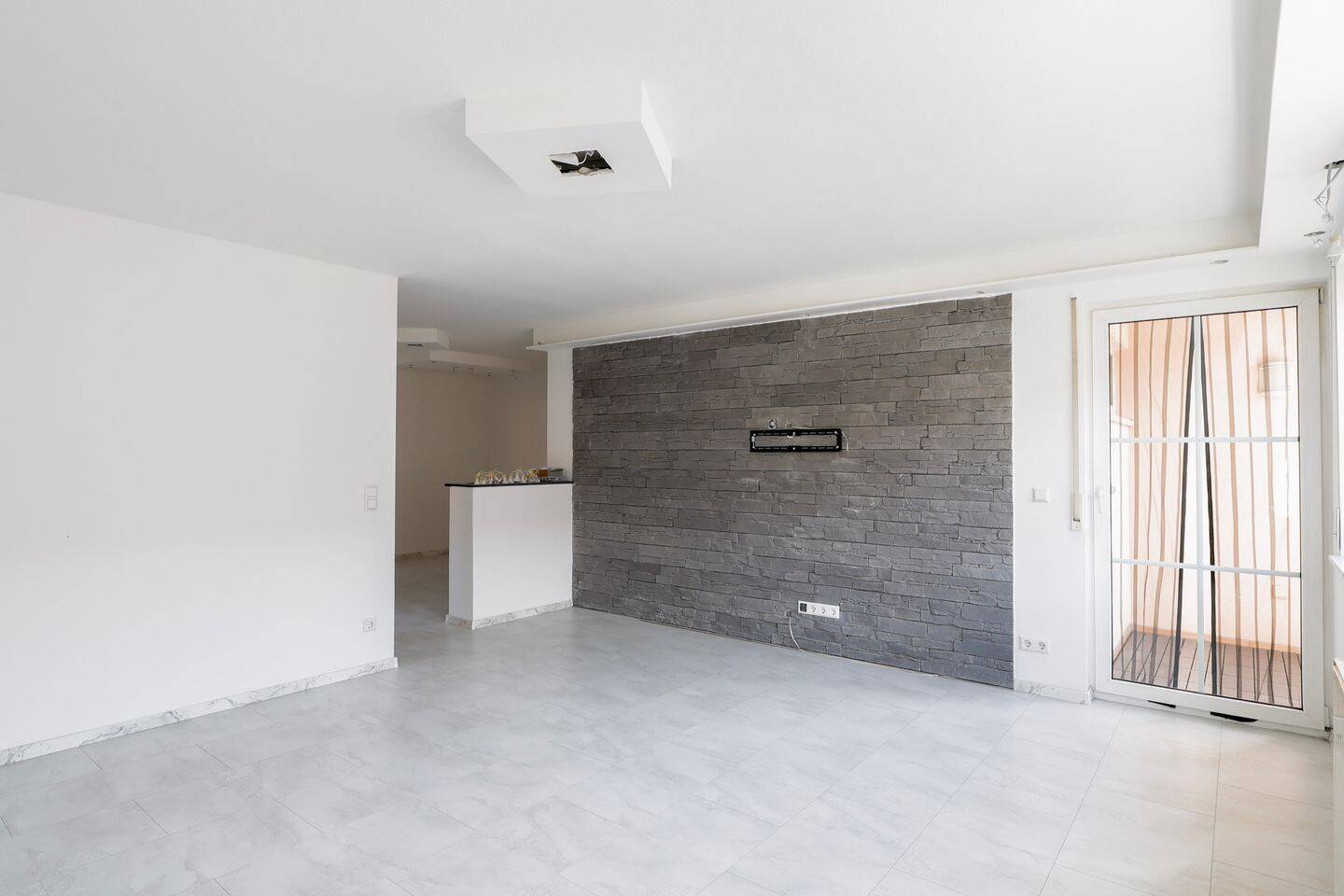 Renovierte 3,5-Zi.-Whg mit Balkon & TG-Stellplatz im Herzen Schwaigerns – 200 m zum Bahnhof, 74193 Schwaigern