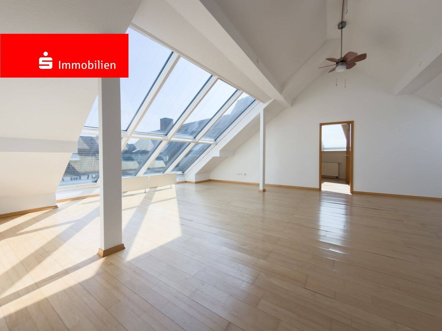 Außergewöhnliche Dachgeschosswohnung mit Loftcharakter und traumhafter Dachterrasse, 63538 Großkrotzenburg