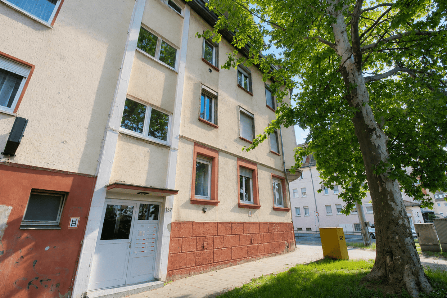 Bezugsfreie Hochparterre-Wohnung mit hohen Decken und zentraler Anbindung, 70374 Stuttgart (Bad Cannstatt Sommerrain)