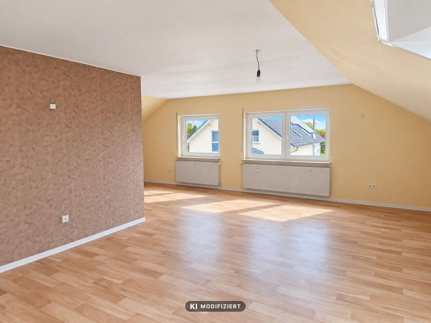 Lichtdurchflutete Dachgeschosswohnung mit drei Schlafzimmern und Gartenmitbenutzung!, 35096 Weimar (Lahn)