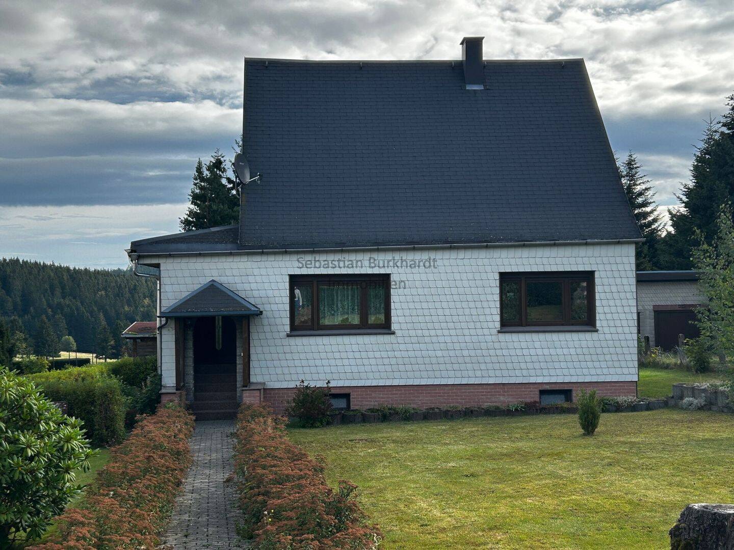 *** Einfamilienhaus mit großzügigem Grundstück, Bungalow und zwei Garagen, 98701 Großbreitenbach