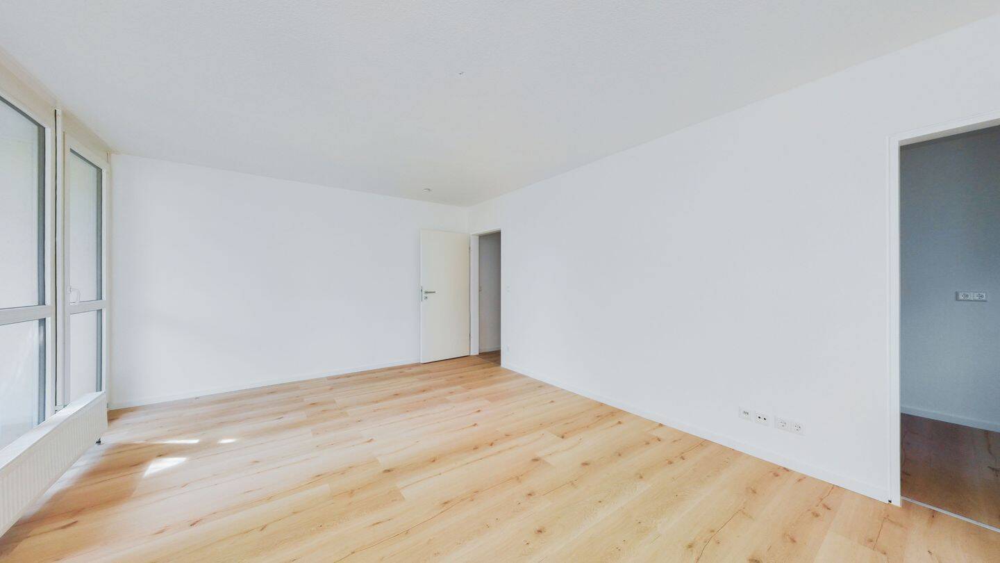 Einziehen & Wohlfühlen: Helle, frisch sanierte 2-Zi.-Wohnung mit Tiefgaragenstellplatz!, 80997 München (Allach-Untermenzing Moosach Pasing-Obermenzing)