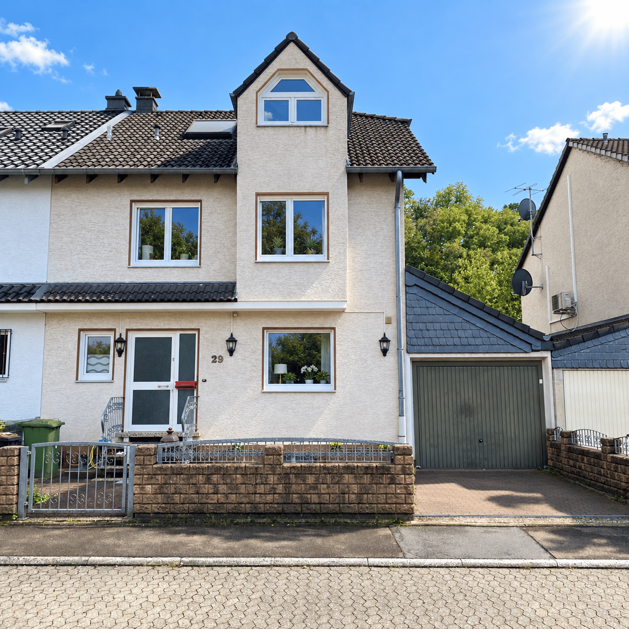 DOPPELHAUSHÄLFTE mit großer Garage – Engelskirchen-Loope / Nähe Overath, 51766 Engelskirchen
