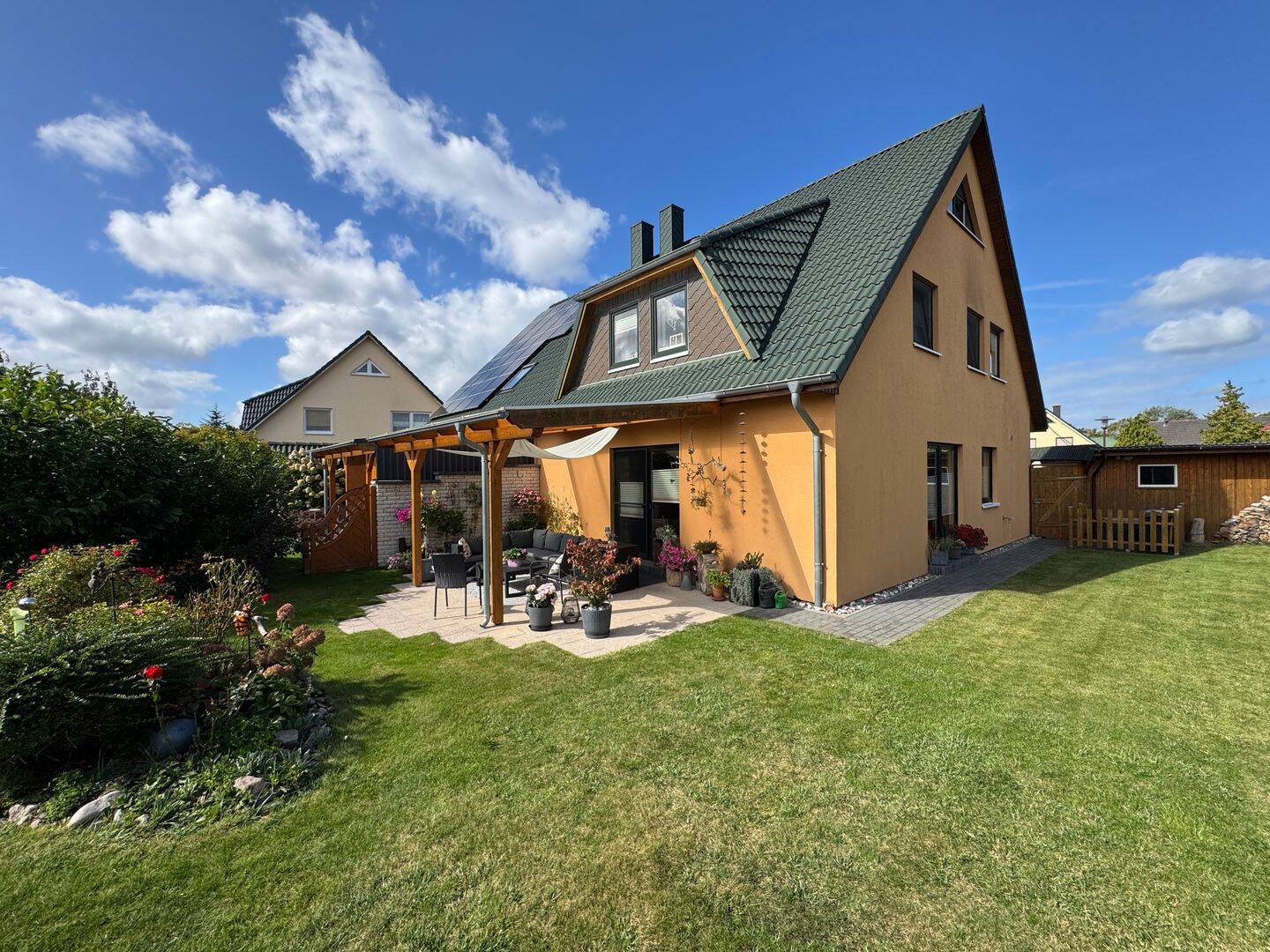 Gepflegtes zu Hause mit großem Grundstück | www.LUTTER.net, 18055 Rostock (Brinckmansdorf Kassebohm Kröpeliner Tor-Vorstadt Stadtmitte)