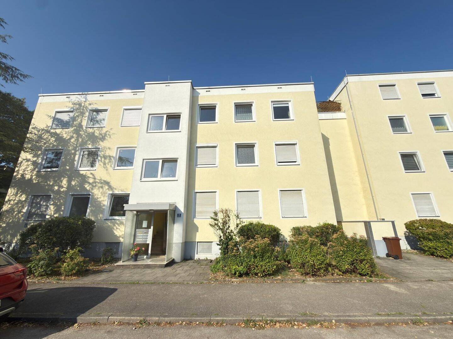 Frisch gestrichen und sofort frei – 3 Zimmer- Wohnung zum Einziehen oder neu Vermieten, Kirchheim, 85551 Kirchheim b. München
