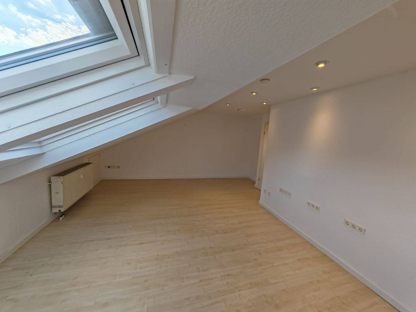 2-Zimmer Dachgeschosswohnung in Veitshöchheim, 97209 Veitshöchheim