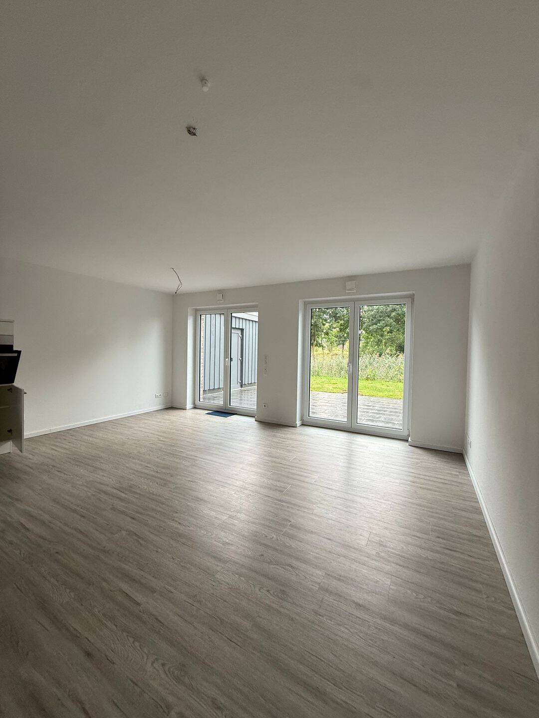 Moderne Doppelhaushälfte (links) mit Carport und Abstellraum, 21706 Drochtersen