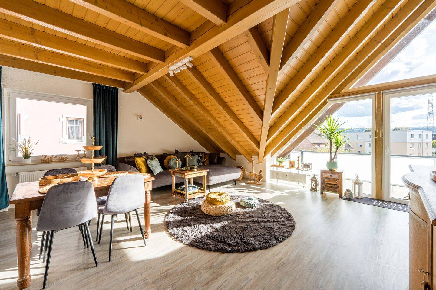 Klein anfangen, Groß wohnen – Charmante Dachgeschosswohnung mit Balkon & zwei Stellplätzen, 79725 Laufenburg (Baden)