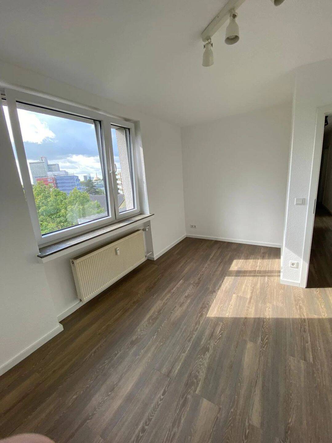 WG GESUCHT!!! 4 Zimmer, Küche, Diele, Bad, Balkon, Gäste WC, Einbauküche, 50823 Köln (Ehrenfeld Neuehrenfeld)