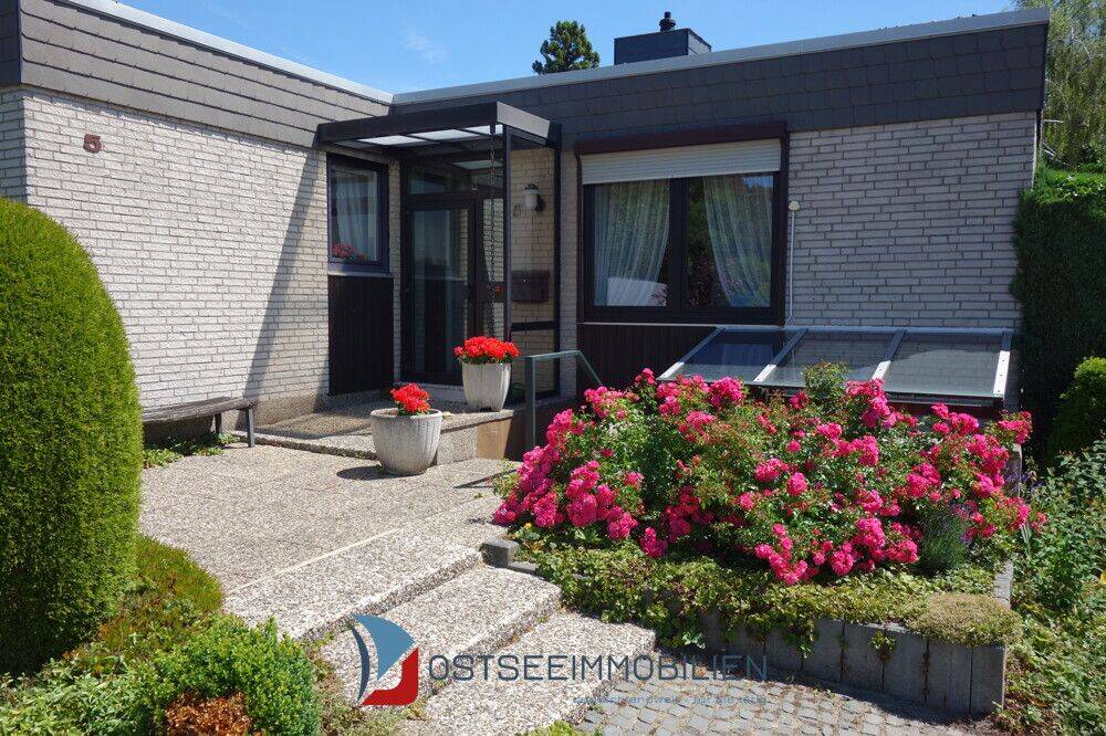 Bungalow in Top- Lage, ca. 180 m2 Wfl., Einlieger- Wohnung, Keller, Garage, Garten am See, 31832 Springe