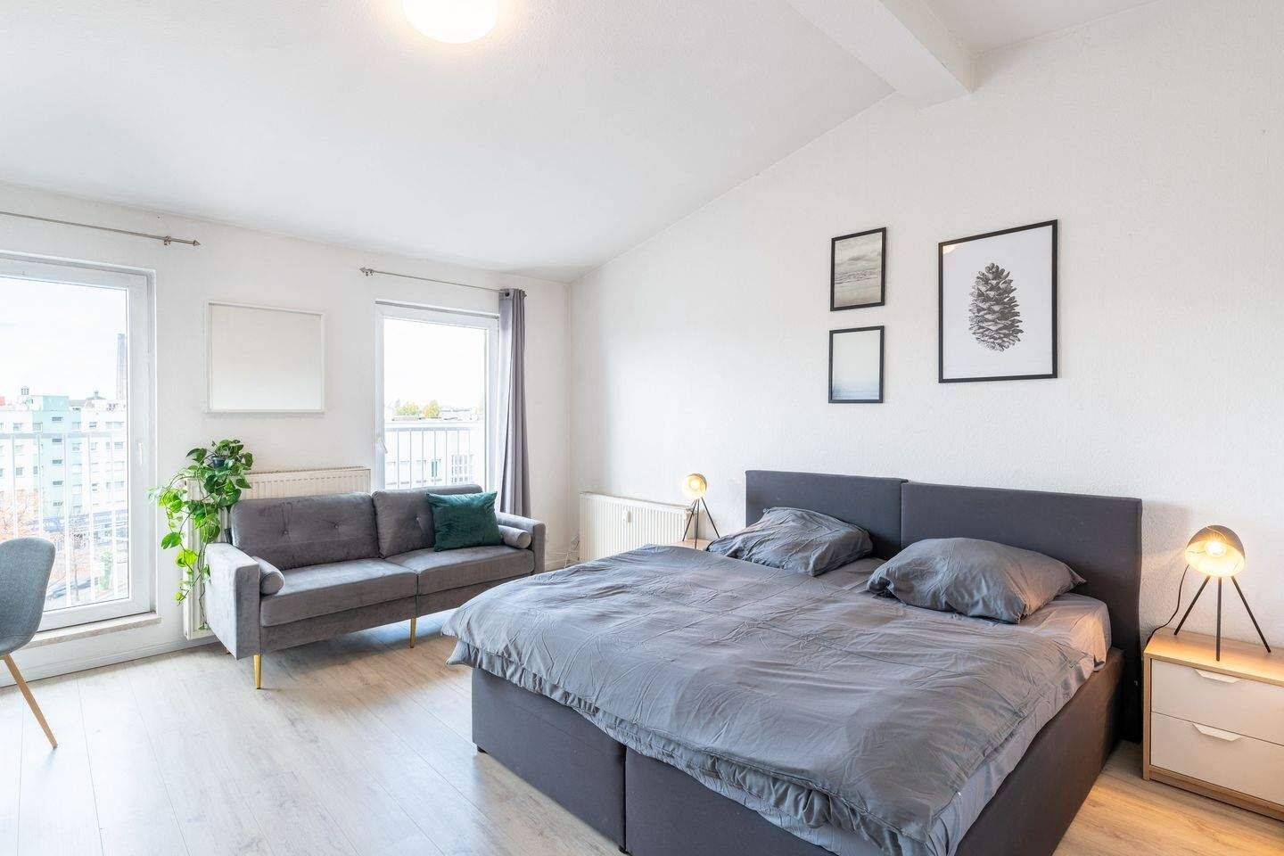 Stilvolle helle Drei-Zimmerwohnung im Altbau mit Stellplatz im Innenhof, 13347 Berlin (Mitte Gesundbrunnen Wedding)