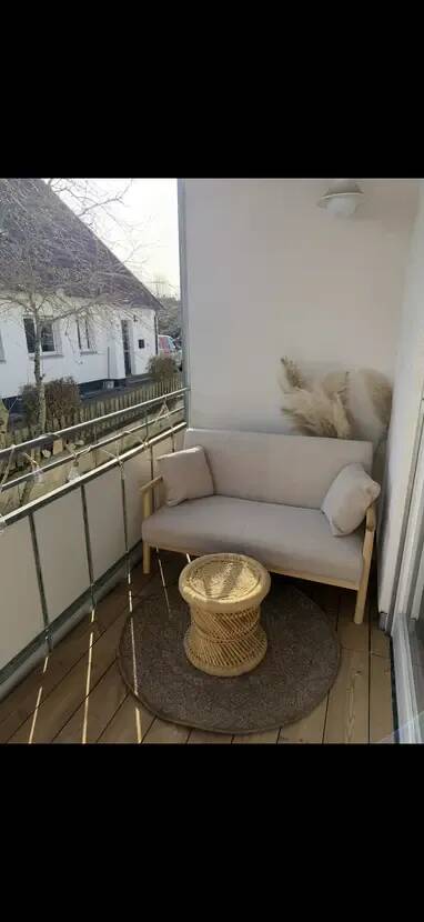 Helle 2-Zimmer-Wohnung mit Balkon, Einbauküche und zwei Stellplätzen, 71126 Gäufelden
