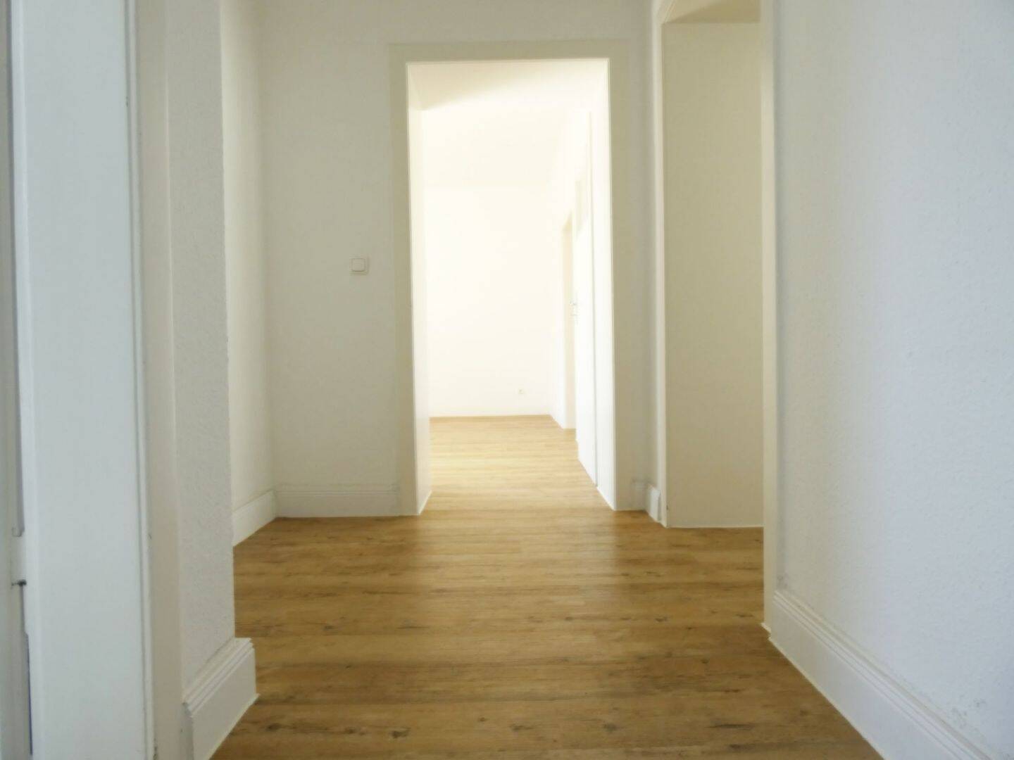 ** Modernisierte 2-Altbauwohnung in Essen sucht neuen Mieter **, 45147 Essen (Frohnhausen Holsterhausen Rüttenscheid)