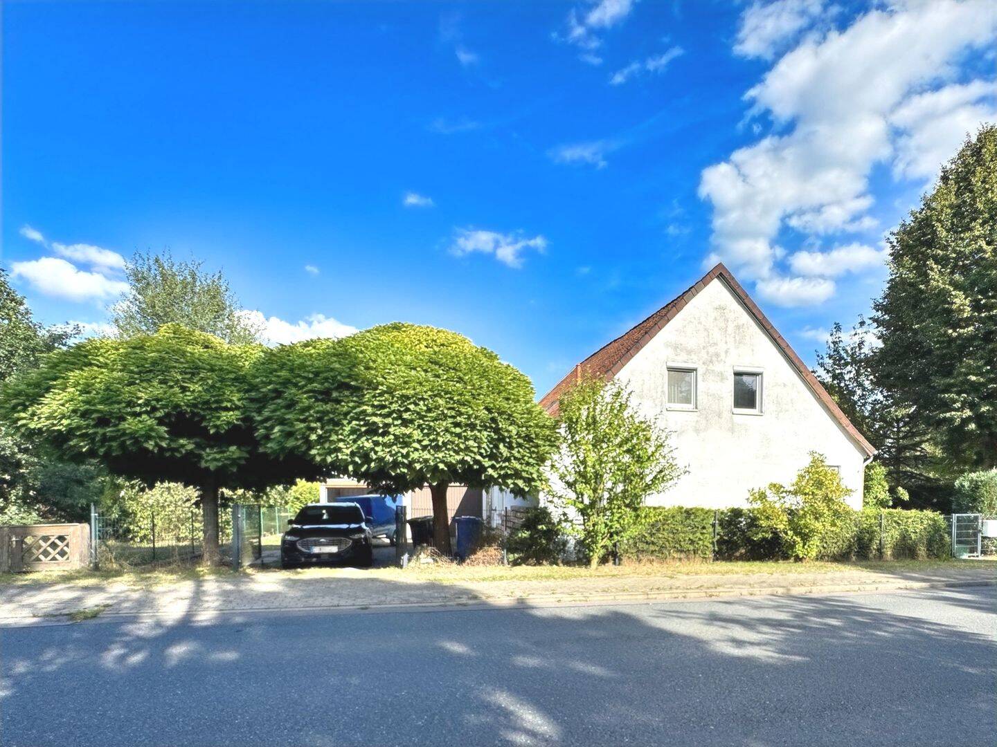 Modernisiertes Familienhaus mit Gartenteich, PV-Anlage und großem Grundstück in Jameln, 29479 Jameln