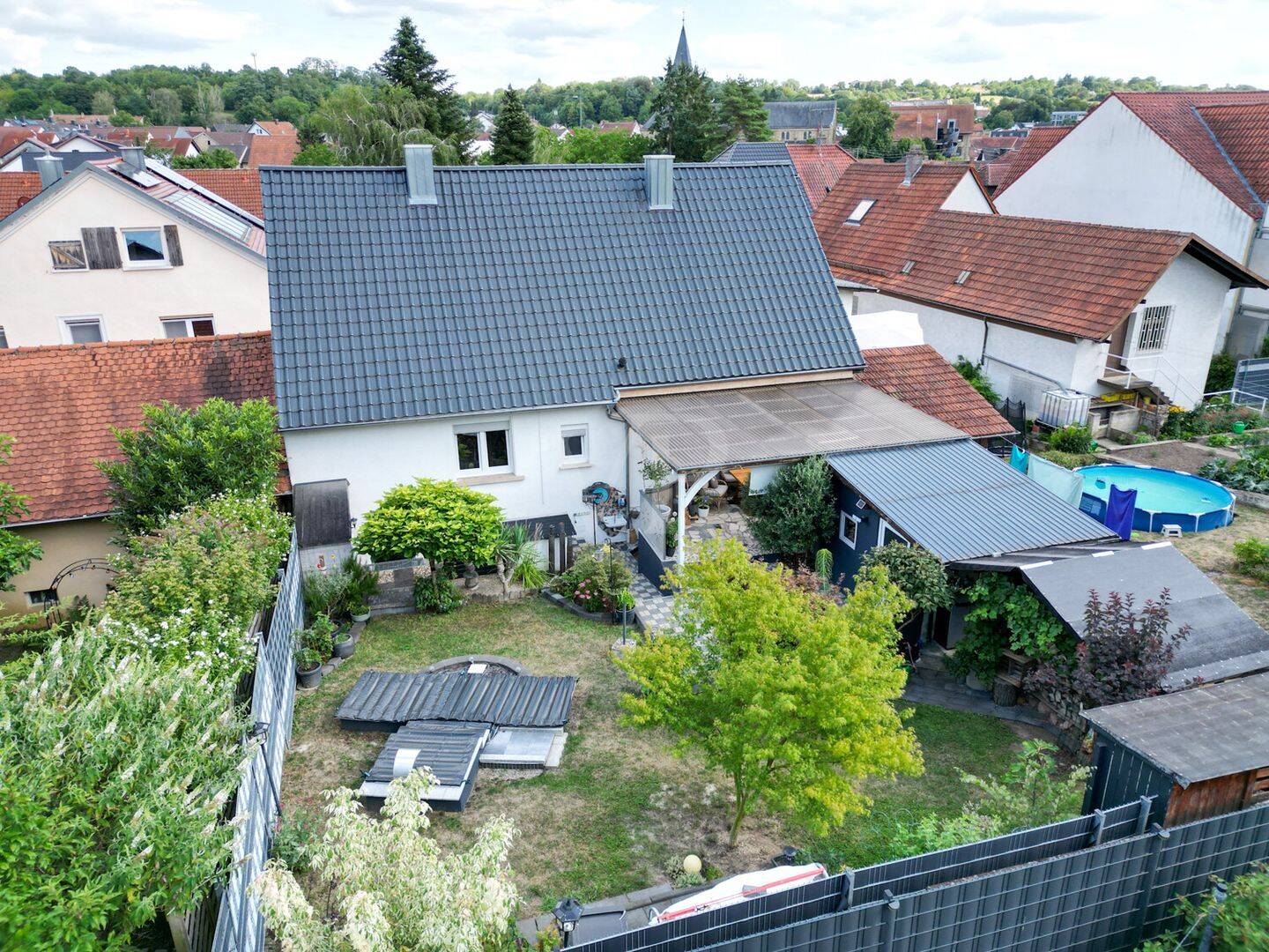 Gepflegtes Einfamilienhaus mit Garten, Pool & Ausbaupotenzial in Östringen, 76684 Östringen