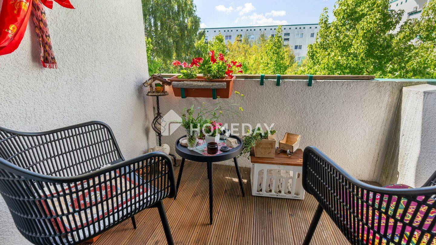3 Zimmer zum Wohlfühlen – gepflegte Wohnung mit Einbauküche und geschütztem Balkon in grüner Lage, 13059 Berlin (Lichtenberg Hohenschönhausen Kleingartenanlage Falkenhöhe Nord Neu-Hohenschönhausen Wartenberg)