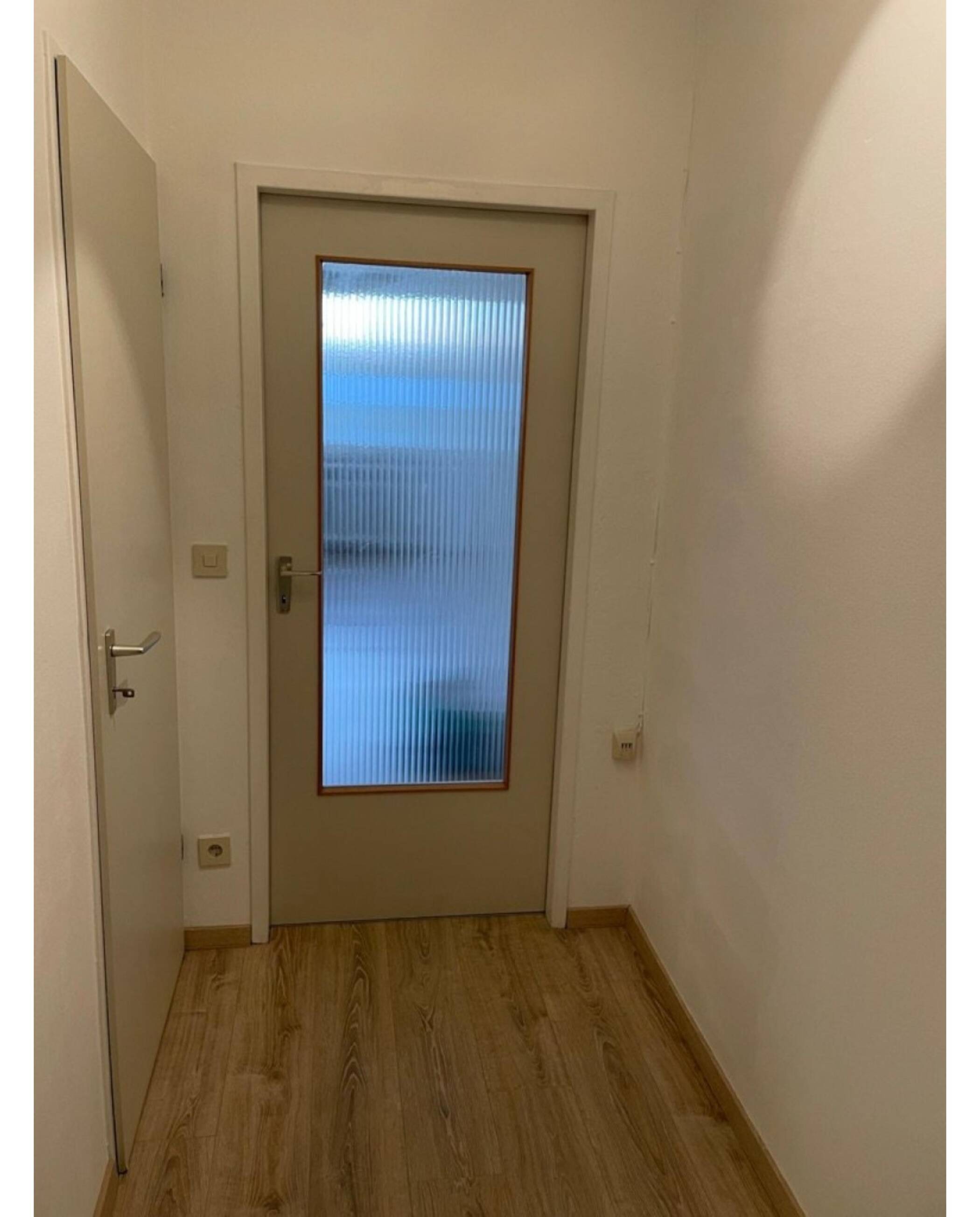 Neu renovierte 1-Zi.-Wohnung sucht einen neuen Mieter, 85748 Garching b. München