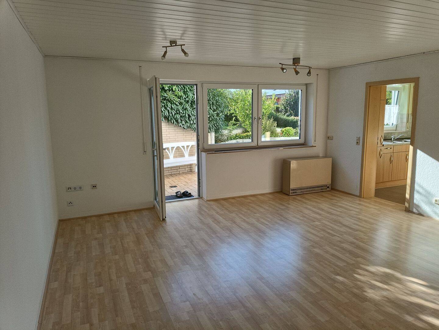 freundliche 2 Zimmer-Wohnung mit Terrasse, 88487 Mietingen