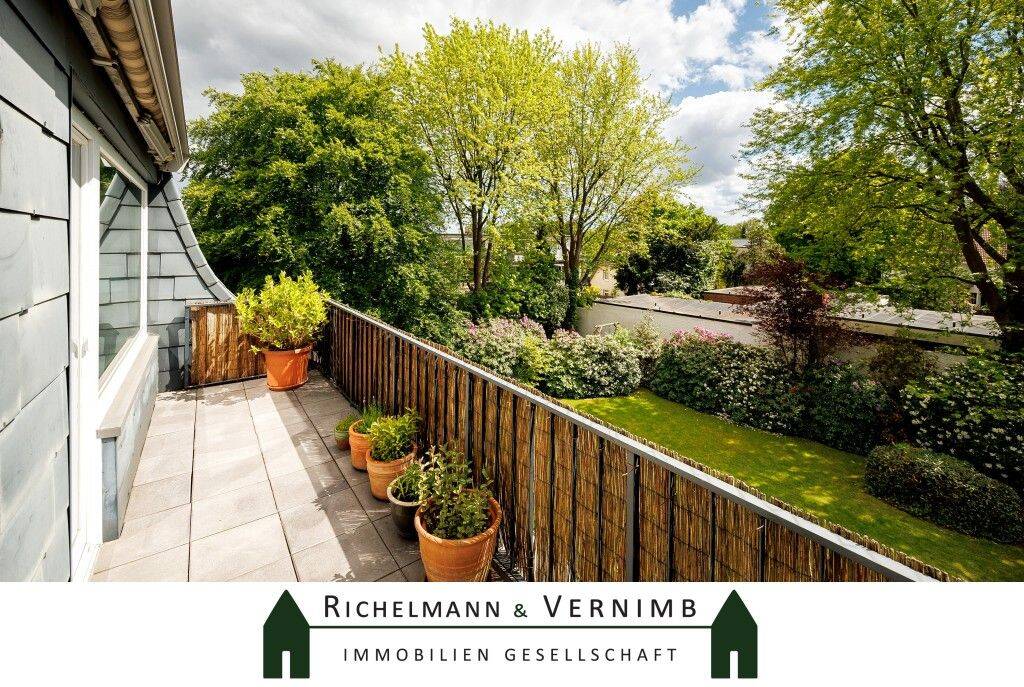 Sonnige Aussichten – Charmante 2-3-Zimmer-Wohnung mit Loggia und Kaminofen, 22587 Hamburg (Altona)