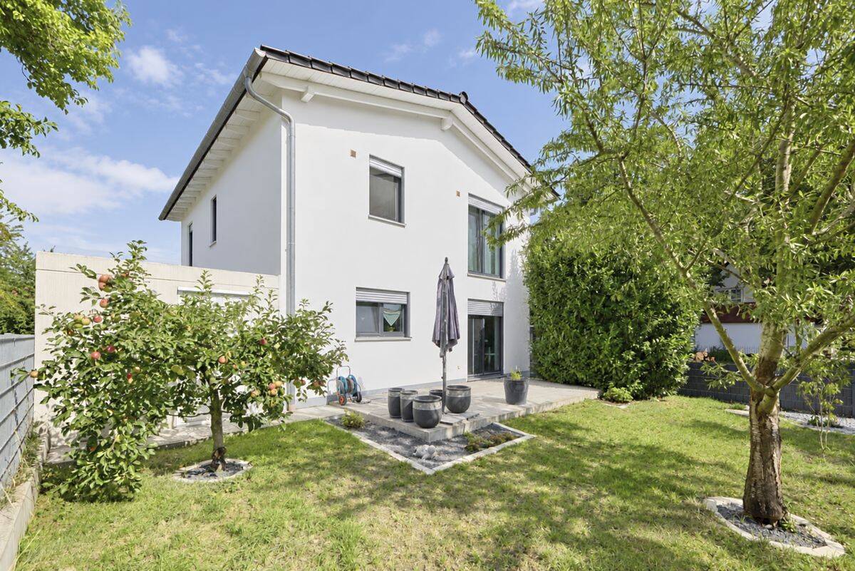 Platz zum Leben, Lieben & Lachen. Raum für Glück. Ein Familienhaus mit Südgarten & Energieklasse B!, 86167 Augsburg (Lechhausen)