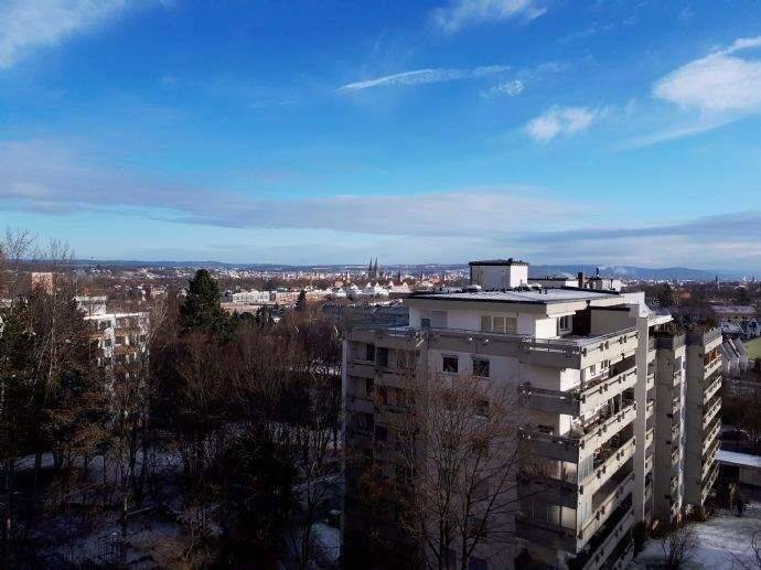 Herrlicher Ausblick! Renovierte 4,5 Zimmer Wohnung!, 93051 Regensburg (Galgenberg Großprüfening-Dechbetten-Königswiesen Kumpfmühl-Ziegetsdorf-Neuprüll)