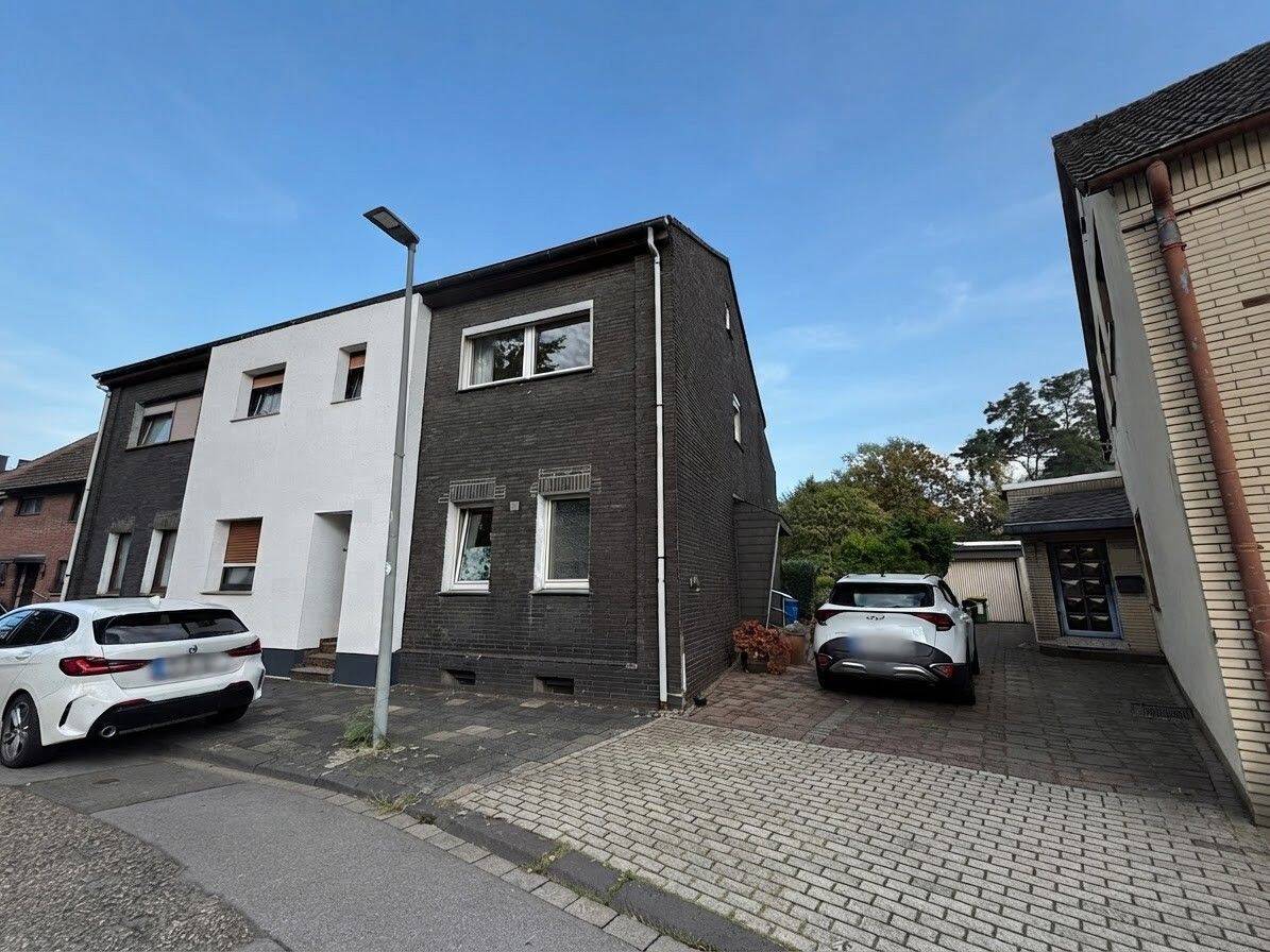Oberhausen-Sterkrade: Charmantes Reihenendhaus mit Garten, Balkon und viel Gestaltungspotenzial, 46145 Oberhausen