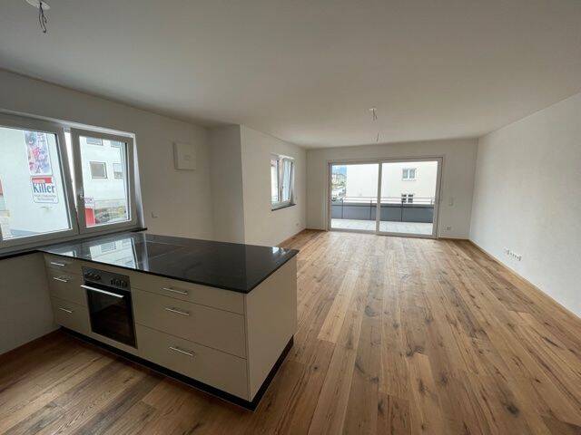 Lichtdurchflutete Wohnung mit großem Balkon!, 83395 Freilassing