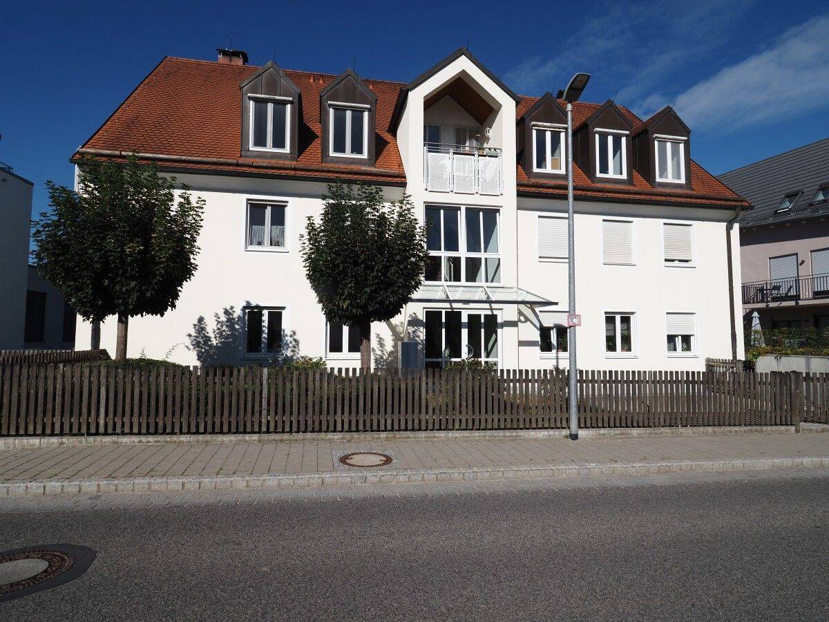Charmante 3-Zimmer-Erdgeschosswohnung mit großem Gartenanteil, 85778 Haimhausen