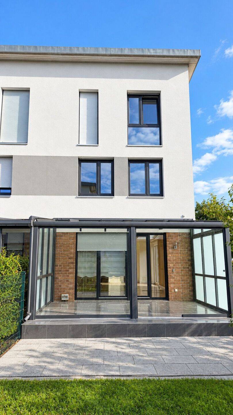 Großzügige Wohnung mit Wintergarten, Einbauküche und zwei Sanitärbereichen in Hamburg-Neuallermöhe, 21035 Hamburg (Bergedorf Allermöhe Billwerder Neuallermöhe)