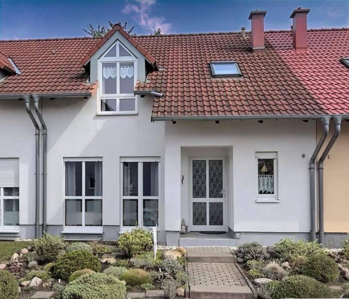 Modernes Reihenmittelhaus mit Terrasse und Garage auf dem Dautzsch, 6116 Halle (Saale)