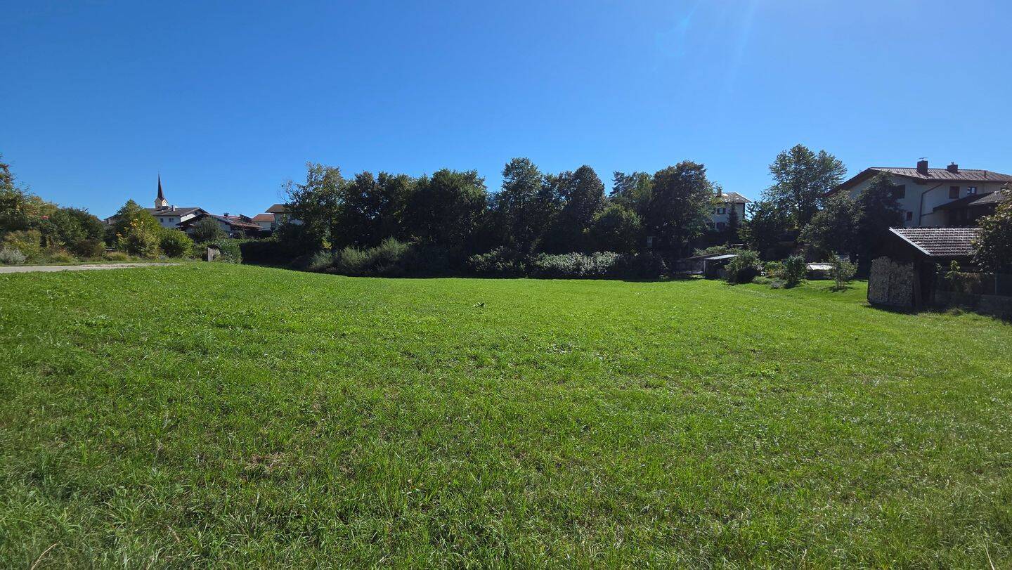 Chieming am Chiemsee – Einfamilienhaus mit 816 m² Grundstück – See Nähe, 2 Garagen, 83339 Chieming