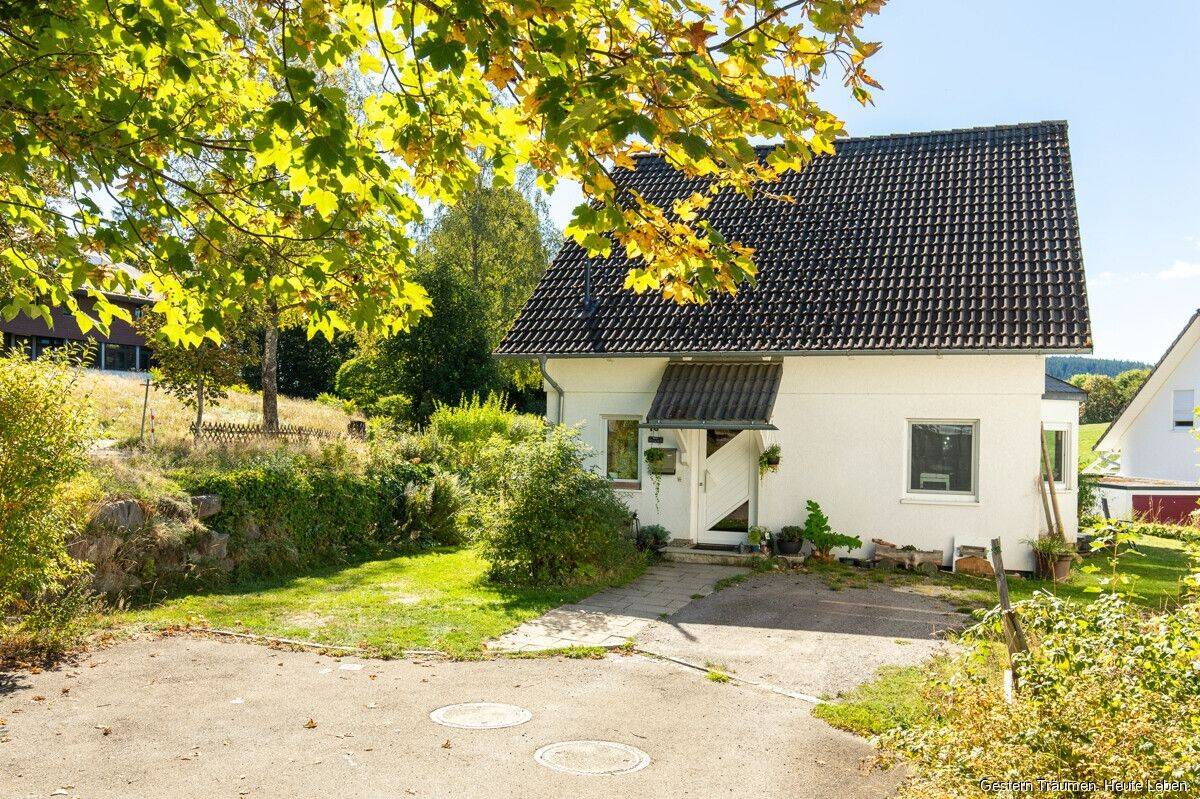 Solides Familienhaus mit Garten und vielseitiger Raumaufteilung am Rudenberg zu verkaufen, 79822 Titisee-Neustadt