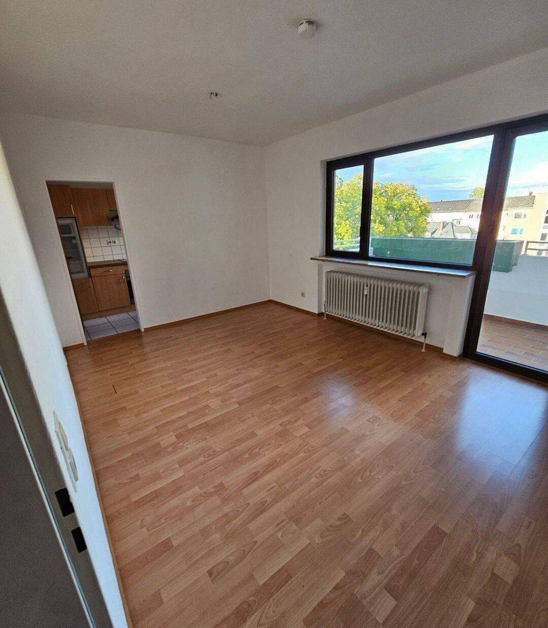 NIEDERRAD, schöne 2-ZW, teilrenoviert, Wannenbad, Laminatboden, Balkon in gepflegtem Haus!, 60528 Frankfurt am Main (Niederrad Sachsenhausen Schwanheim)