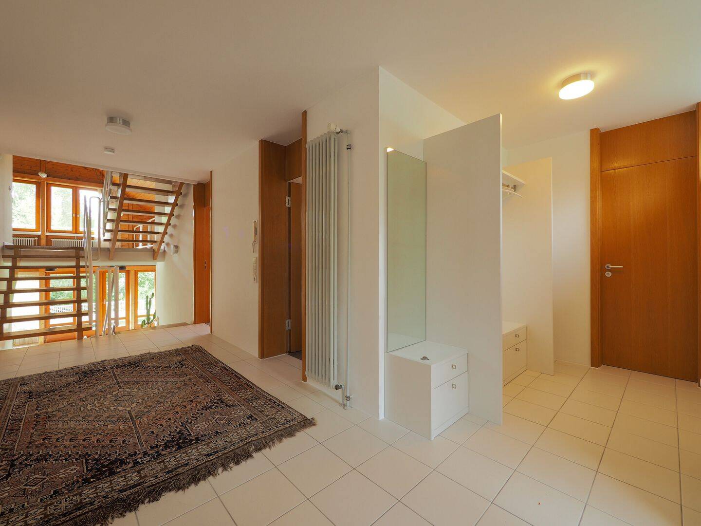 Modernisiertes Einfamilienhaus in Split-Level-Bauweise mit Einliegerwohnung, 70327 Stuttgart