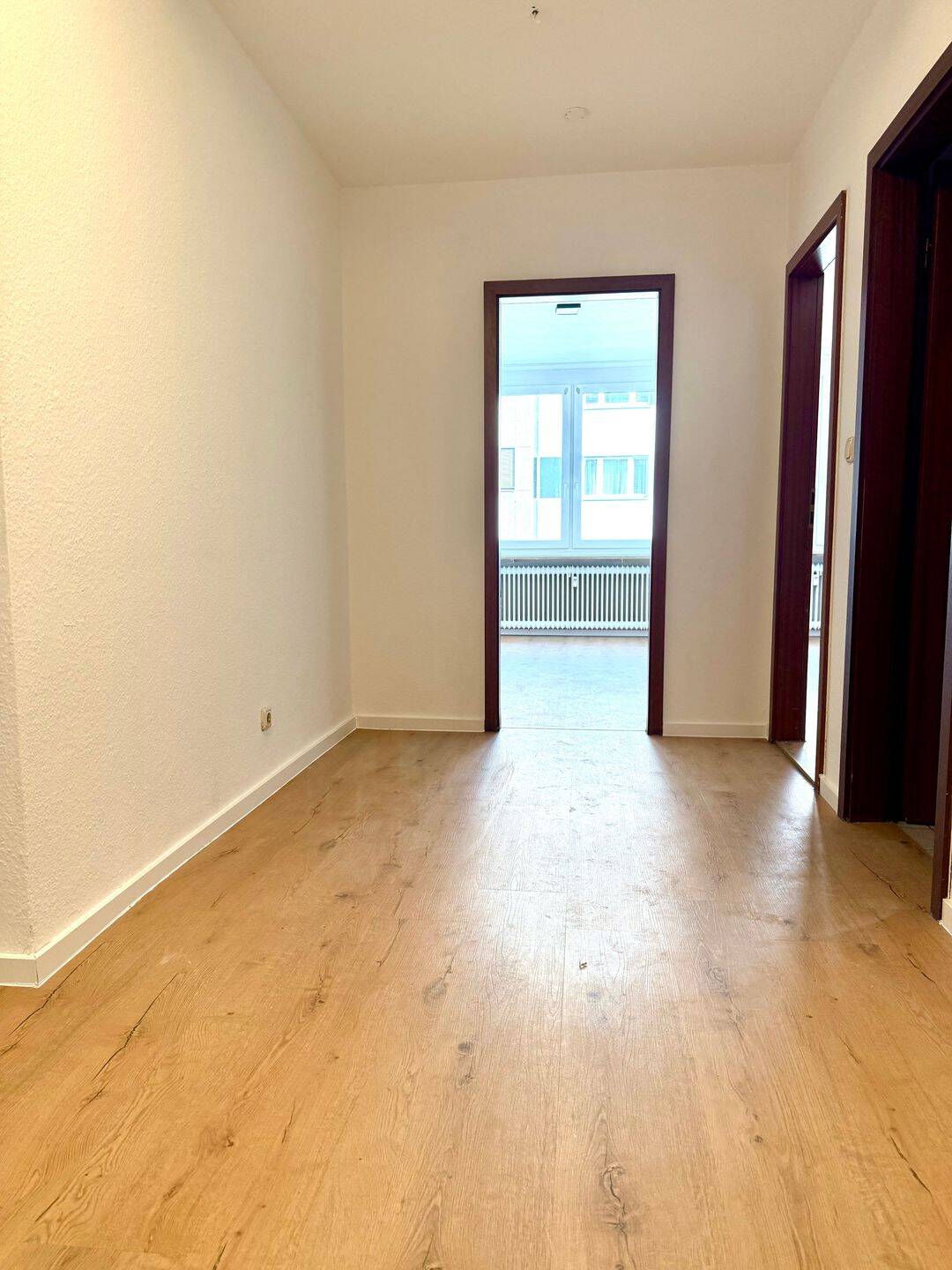 +++ NEU RENOVIERTE 3-ZIMMERWOHNUNG MIT AUFZUG IN ZENTRALER LAGE +++, 90478 Nürnberg (Dutzendteich Gleißhammer Glockenhof Sankt Peter Zerzabelshof)