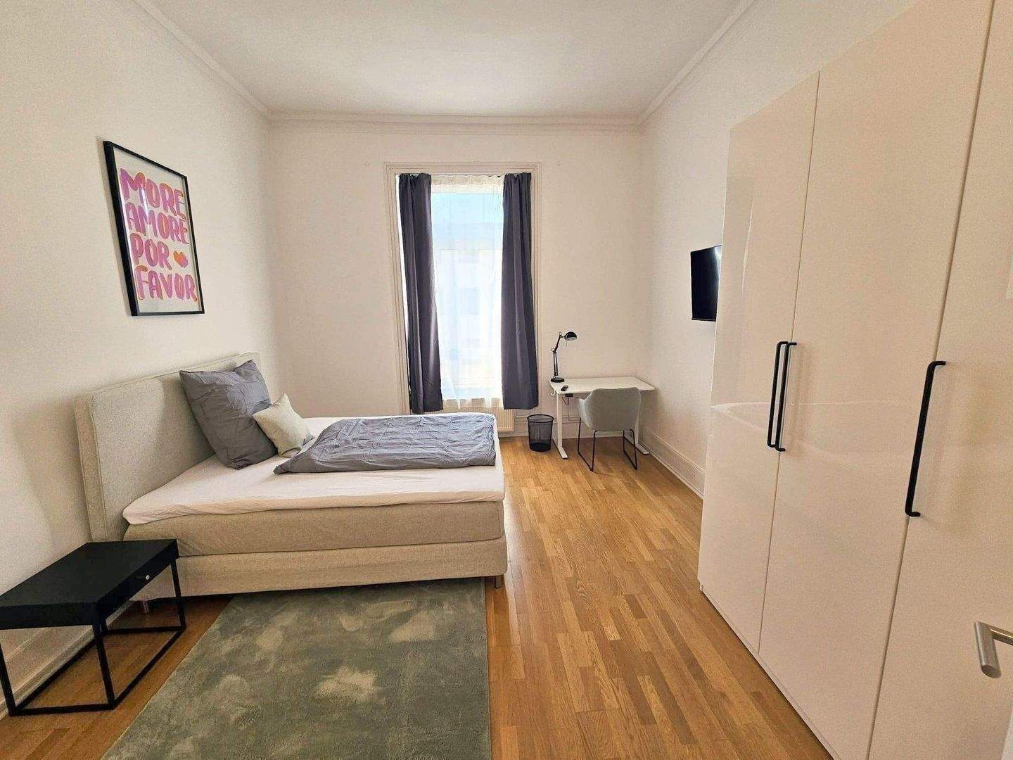 Ab 01.10.2026 – modern möbliertes Zimmer in 4er WG – top Lage Ostend – fußläufig zur EZB, 60314 Frankfurt am Main (Fechenheim Ostend)