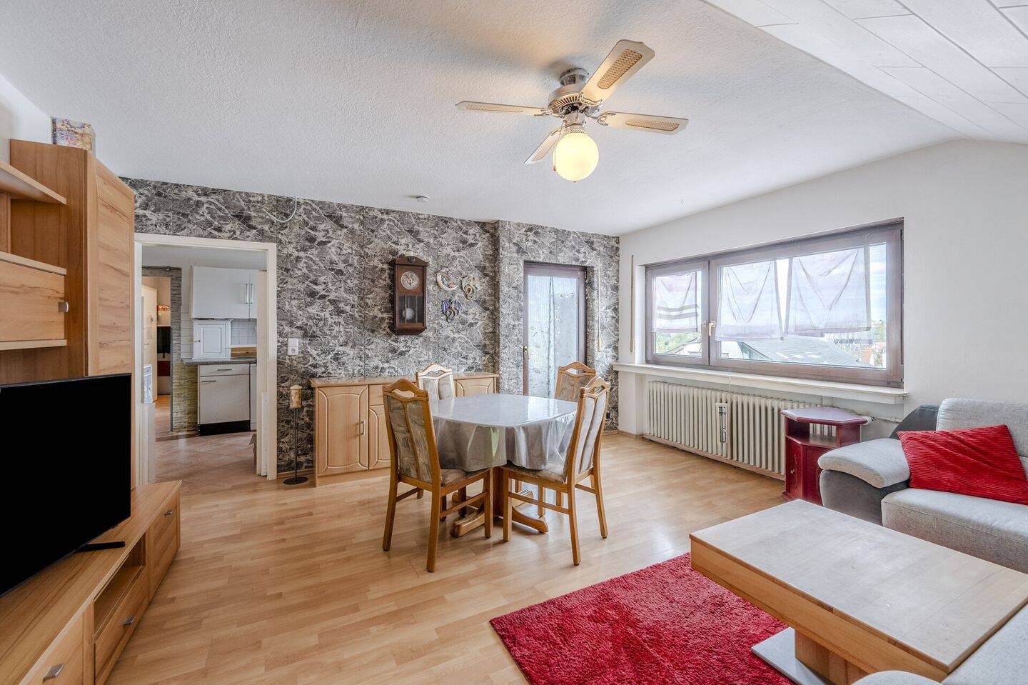 Großzügige 4-Zimmer Maisonette Wohnung mit Loggia, 70599 Stuttgart