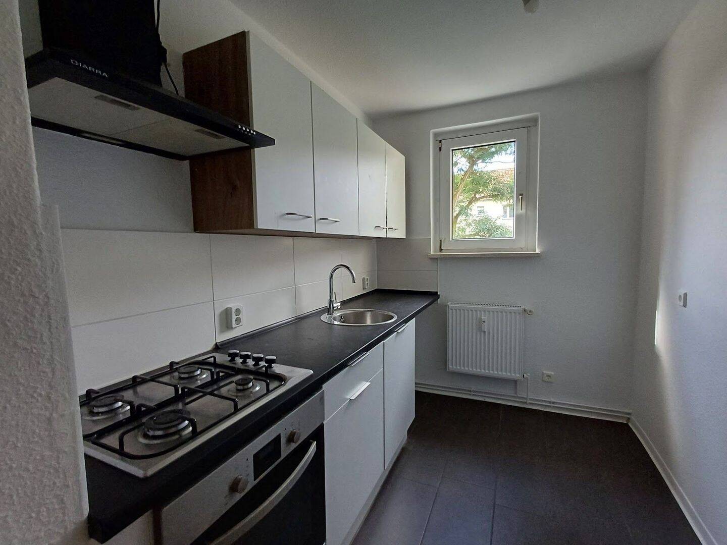 Gemütlich 2-Raumwohnung mit Einbauküche – 2. OG links, 6217 Merseburg