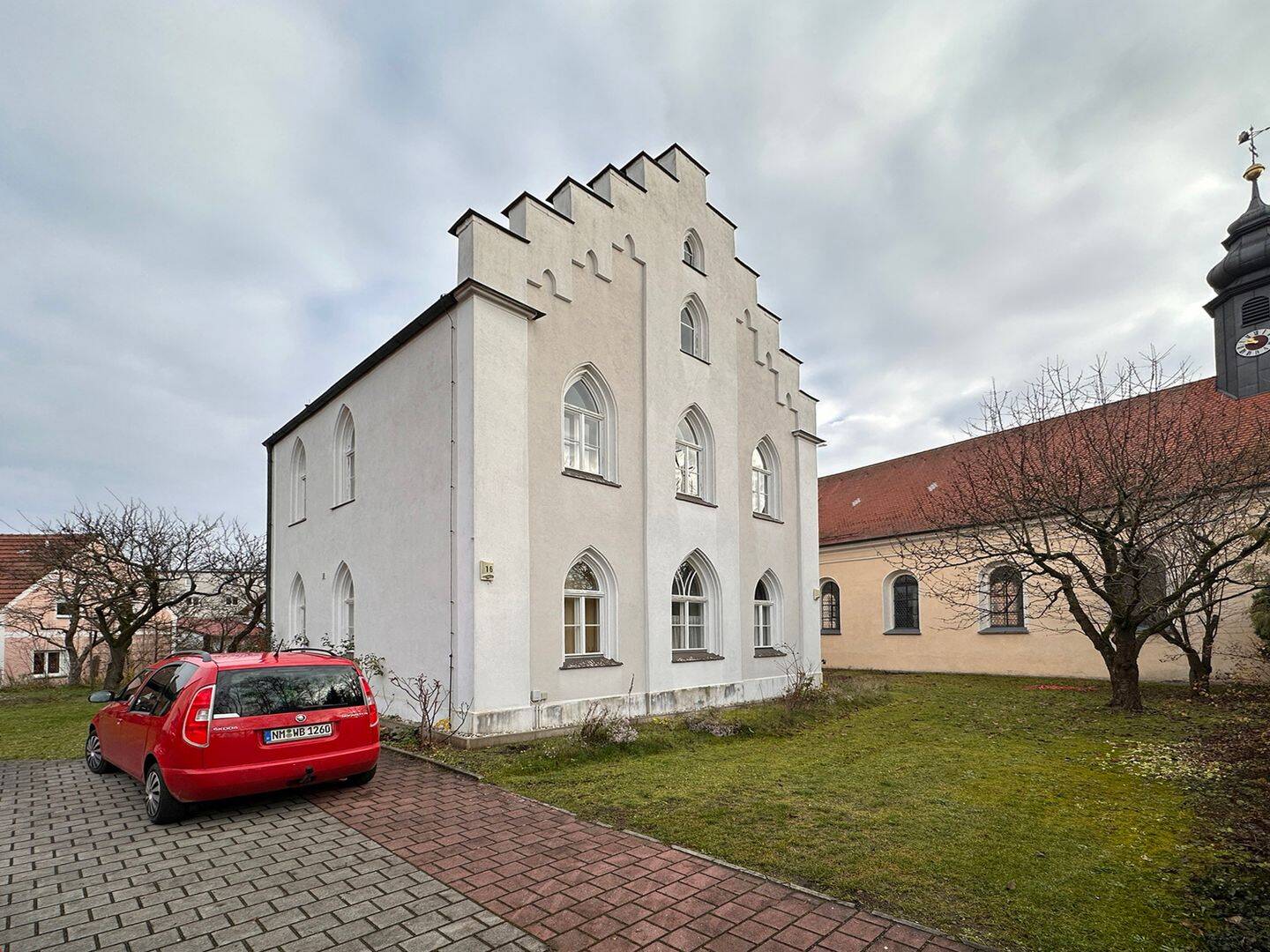 Neugotisches Pfarrhaus von 1840 – historisches Wohnen mit großem Garten direkt am Klinikum, 92318 Neumarkt i.d. OPf.