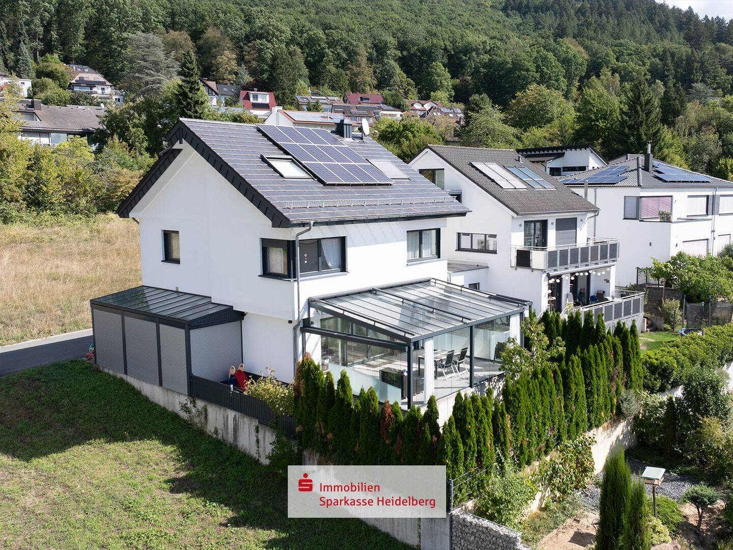 Exklusives Wohnen mit Weitblick: Neuwertiges Einfamilienhaus in Neckargemünd-Kleingemünd, 69151 Neckargemünd